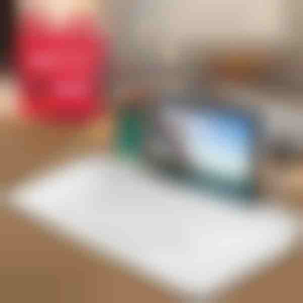 Organizator multifuncțional pentru birou + marker negru GRATUIT | DESKNOTE