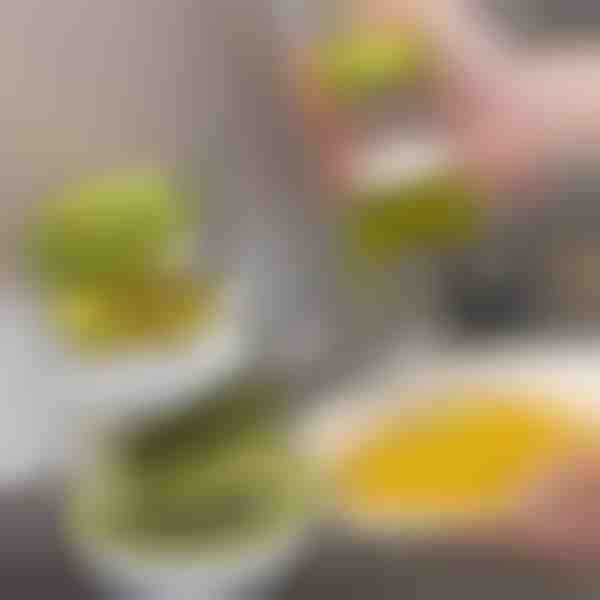 Perie cu dozator și suport | BRUSKICA