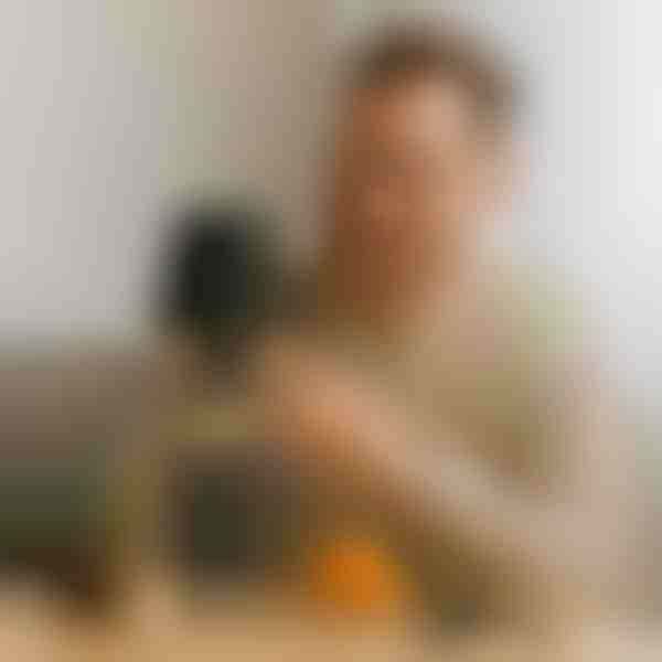 Lampă de sticlă care transformă orice spațiu | BOTLAMPI